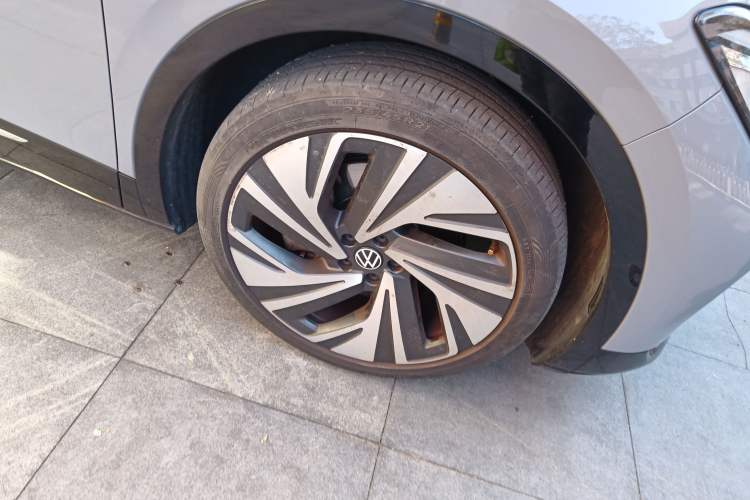 Used Volkswagen ID.4 CROZZ 2021 High-Performance PRIME Four-Wheel Drive Version Right Front Wheel Hub