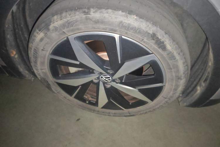 Used Volkswagen ID.4 CROZZ 2021 Long-Range PRO Two-Wheel Drive Version Right Front Wheel Hub
