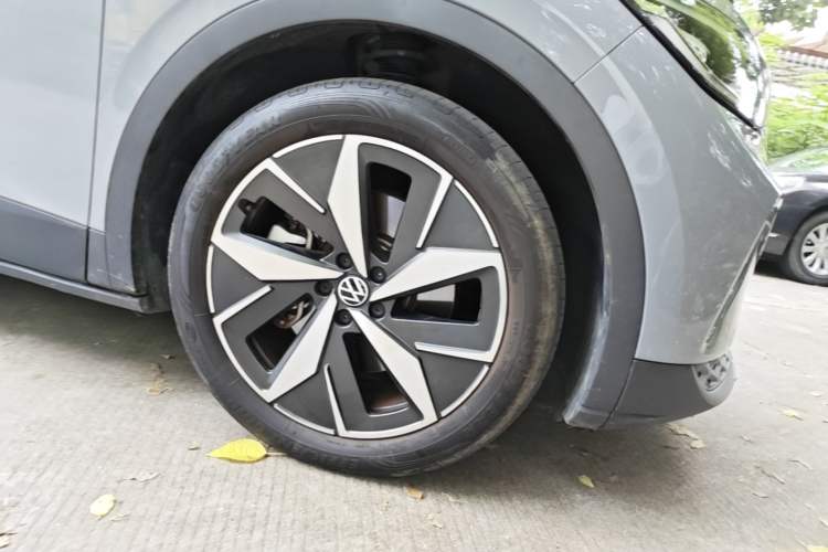 Used Volkswagen ID.4 CROZZ 2021 Long-Range PRO Two-Wheel Drive Version Right Front Wheel Hub