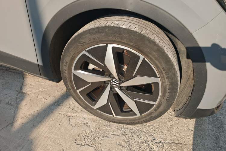 Used Volkswagen ID.4 CROZZ 2021 Long-Range PRO Two-Wheel Drive Version Right Front Wheel Hub