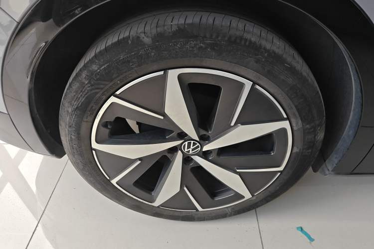 Used Volkswagen ID.4 CROZZ 2021 Long-Range PRO Two-Wheel Drive Version Right Rear Wheel Hub