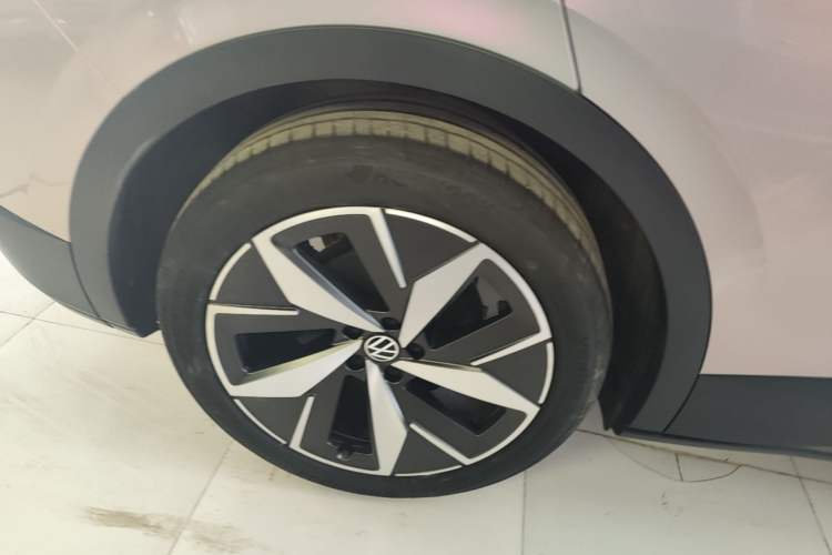 Used Volkswagen ID.4 CROZZ 2021 Long-Range Lite PRO Two-Wheel Drive Version Right Rear Wheel Hub