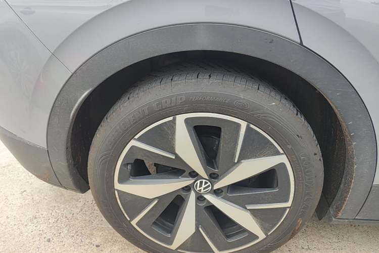 Used Volkswagen ID.4 CROZZ 2021 Long-Range PRO Two-Wheel Drive Version Right Rear Wheel Hub