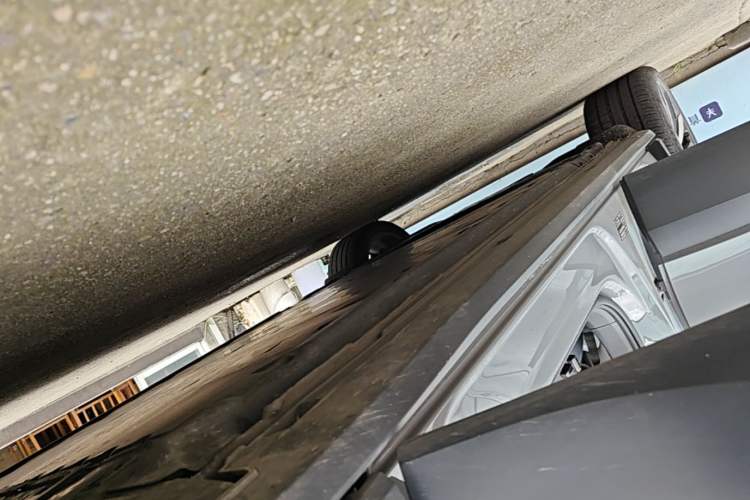 Used Volkswagen ID.4 CROZZ 2021 Long-Range Lite PRO Two-Wheel Drive Version Right Side Sill