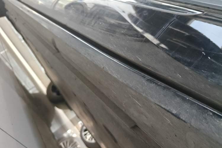 Used Volkswagen ID.4 CROZZ 2021 Long-Range PRO Two-Wheel Drive Version Right Side Sill