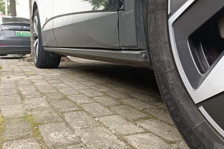 Used Volkswagen ID.4 CROZZ 2021 Long-Range PRO Two-Wheel Drive Version Right Side Sill