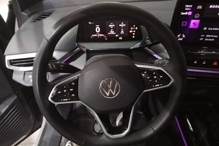 Used Volkswagen ID.4 CROZZ 2021 Long-Range PRO Two-Wheel Drive Version Steering Wheel