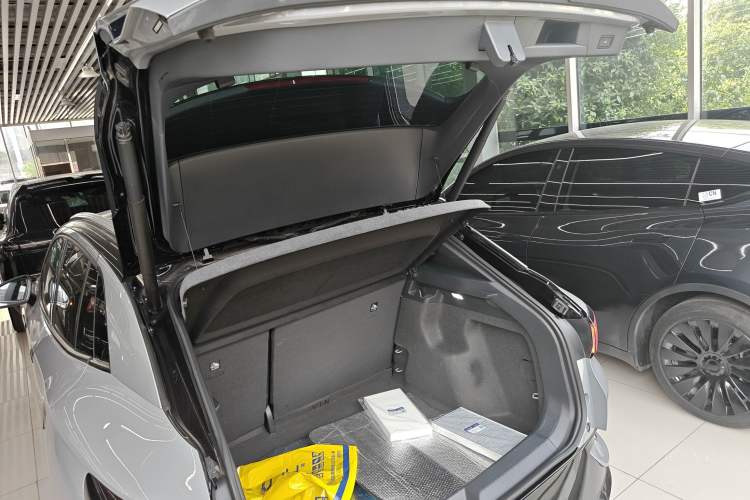 Used Volkswagen ID.4 CROZZ 2021 Long-Range PRO Two-Wheel Drive Version Trunk