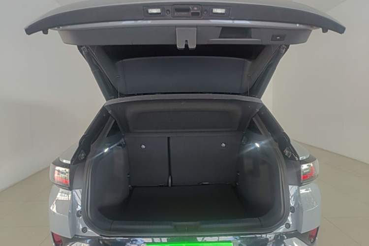 Used Volkswagen ID.4 CROZZ 2021 Long-Range PRO Two-Wheel Drive Version Trunk