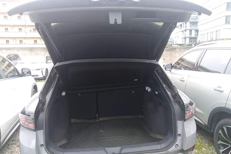 Used Volkswagen ID.4 CROZZ 2021 Long-Range PRO Two-Wheel Drive Version Trunk
