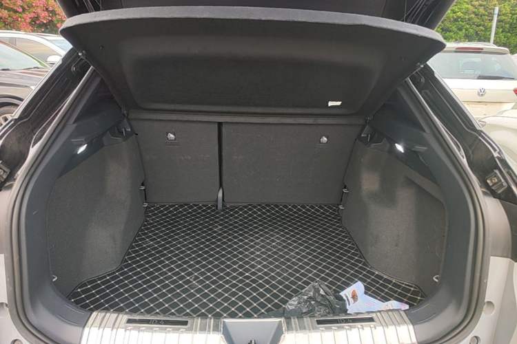 Used Volkswagen ID.4 CROZZ 2021 Long-Range PRO Two-Wheel Drive Version Trunk