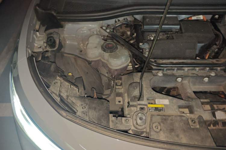 Used Volkswagen ID.4 CROZZ 2021 Long-Range Lite PRO Two-Wheel Drive Version Engine Bay Right