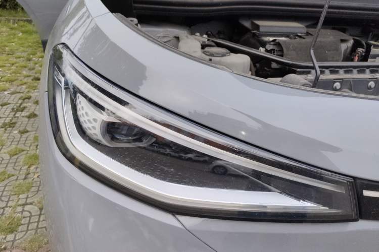 Used Volkswagen ID.4 CROZZ 2021 Long-Range PRO Two-Wheel Drive Version Right Front Headlight