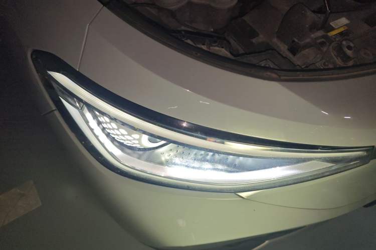 Used Volkswagen ID.4 CROZZ 2021 Long-Range Lite PRO Two-Wheel Drive Version Right Front Headlight