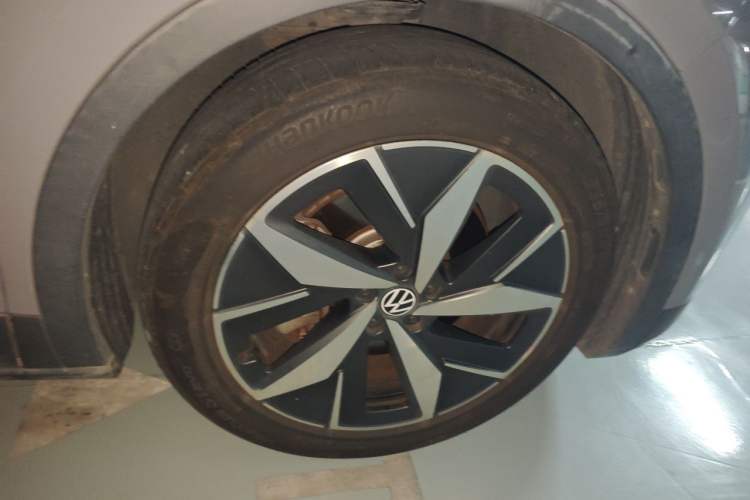Used Volkswagen ID.4 CROZZ 2021 Long-Range Lite PRO Two-Wheel Drive Version Right Front Wheel Hub