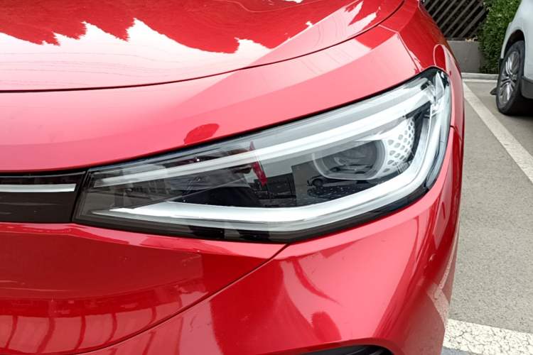 Used Volkswagen ID.4 CROZZ 2021 Long-Range PRO Two-Wheel Drive Version Left Front Headlight