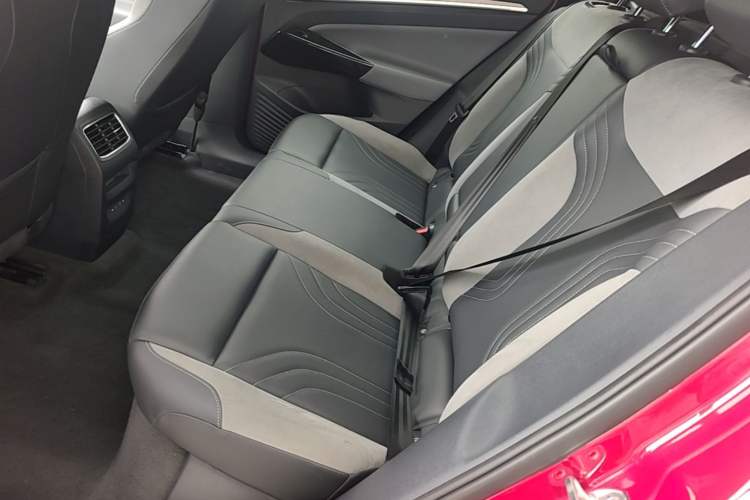 Used Volkswagen ID.4 CROZZ 2021 Long-Range PRO Two-Wheel Drive Version Left Rear Seat