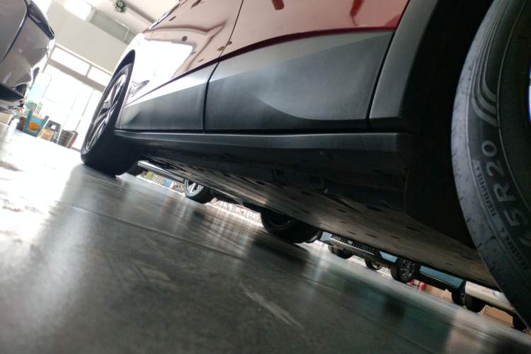 Used Volkswagen ID.4 CROZZ 2021 Long-Range PRO Two-Wheel Drive Version Left Side Sill