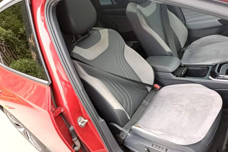 Used Volkswagen ID.4 CROZZ 2021 Long-Range PRO Two-Wheel Drive Version Right Front Seat