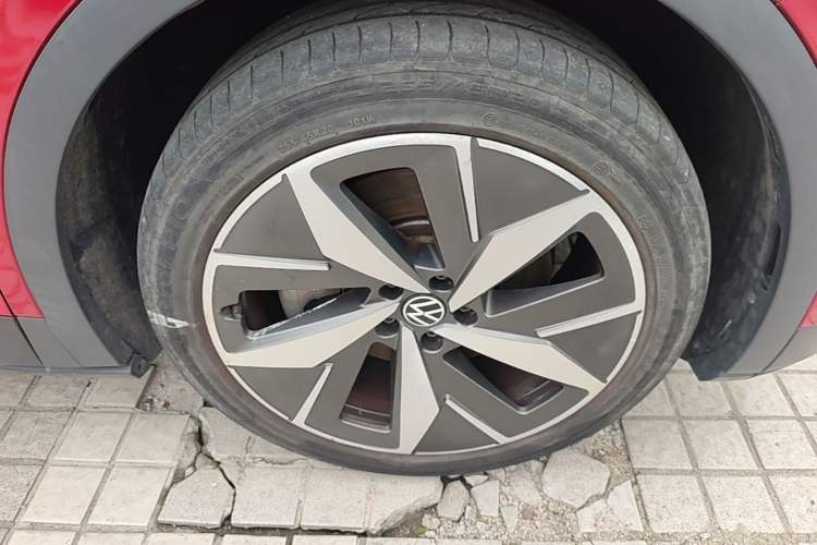 Used Volkswagen ID.4 CROZZ 2021 Long-Range PRO Two-Wheel Drive Version Right Front Wheel Hub