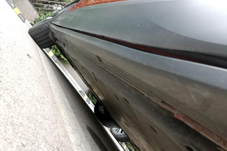 Used Volkswagen ID.4 CROZZ 2021 Long-Range PRO Two-Wheel Drive Version Right Side Sill