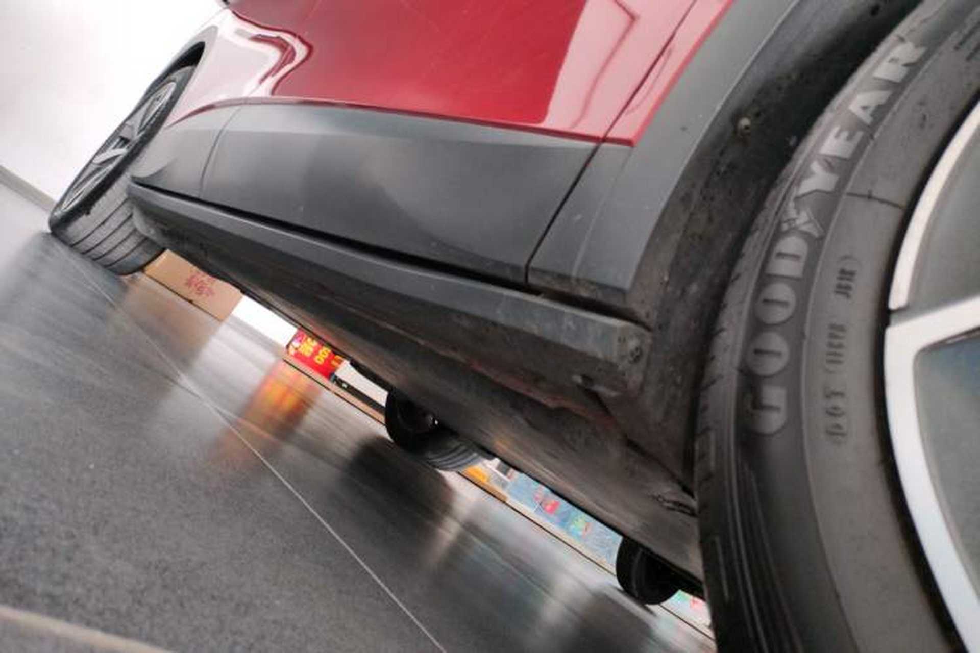 Used Volkswagen ID.4 CROZZ 2021 Long-Range PRO Two-Wheel Drive Version Right Side Sill