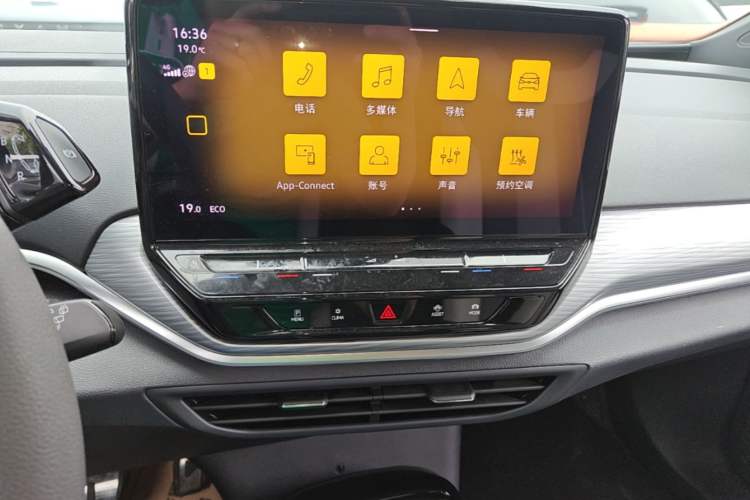 Used Volkswagen ID.4 CROZZ 2021 Long-Range PURE+ Two-Wheel Drive Version Audio And AC Panel