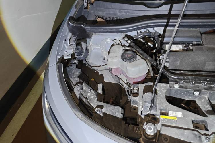 Used Volkswagen ID.4 CROZZ 2021 Long-Range Lite PRO Two-Wheel Drive Version Engine Bay Right