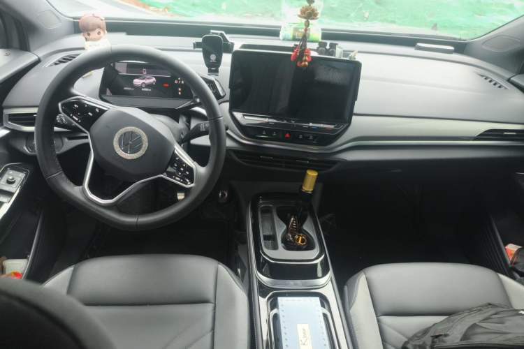 Used Volkswagen ID.4 CROZZ 2021 Long-Range PRO Two-Wheel Drive Version Interior 2