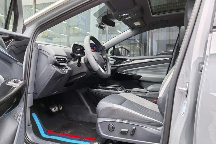 Used Volkswagen ID.4 CROZZ 2021 Long-Range PRO Two-Wheel Drive Version Interior 2
