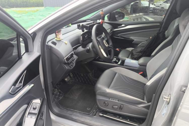Used Volkswagen ID.4 CROZZ 2021 Long-Range PRO Two-Wheel Drive Version Interior 3