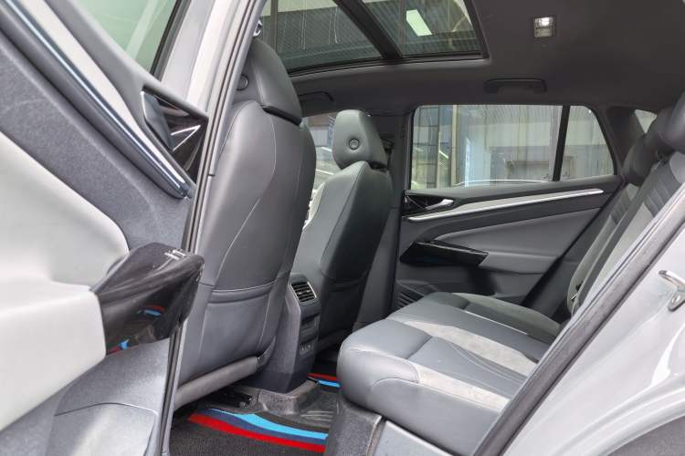 Used Volkswagen ID.4 CROZZ 2021 Long-Range PRO Two-Wheel Drive Version Interior 4
