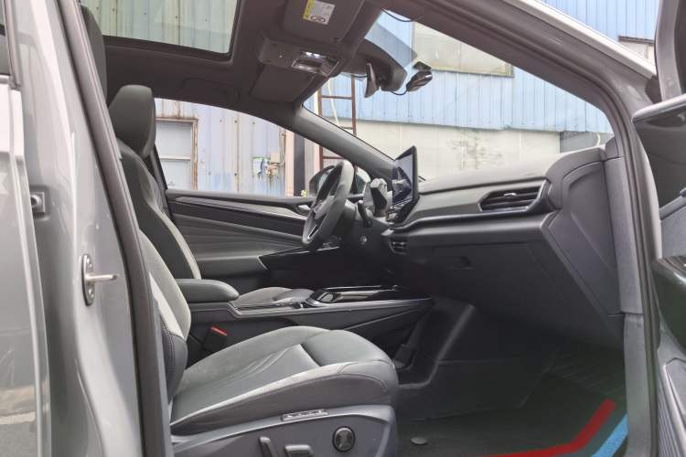 Used Volkswagen ID.4 CROZZ 2021 Long-Range PRO Two-Wheel Drive Version Interior 5