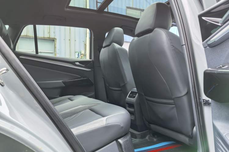Used Volkswagen ID.4 CROZZ 2021 Long-Range PRO Two-Wheel Drive Version Interior 6