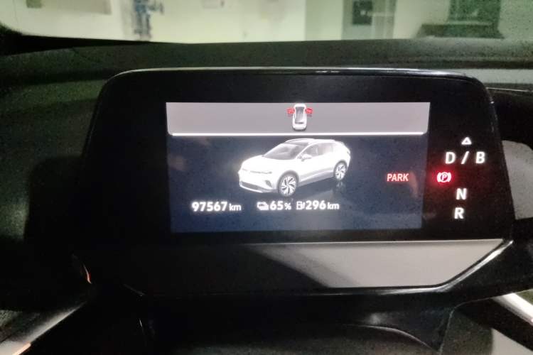 Used Volkswagen ID.4 CROZZ 2021 Long-Range PRO Two-Wheel Drive Version Odometer Close Up