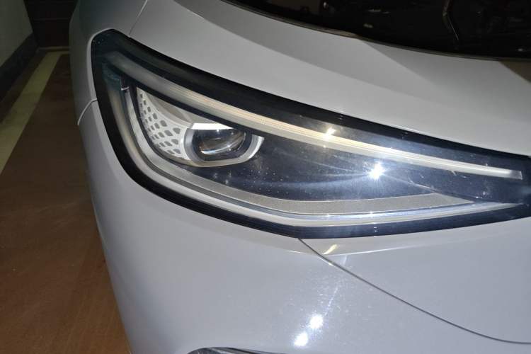 Used Volkswagen ID.4 CROZZ 2021 Long-Range Lite PRO Two-Wheel Drive Version Right Front Headlight
