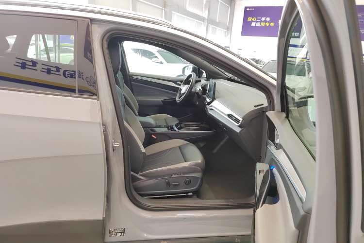Used Volkswagen ID.4 CROZZ 2021 Long-Range PRO Two-Wheel Drive Version Right Front Seat
