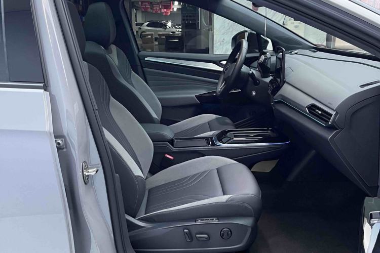 Used Volkswagen ID.4 CROZZ 2021 Long-Range PRO Two-Wheel Drive Version Right Front Seat