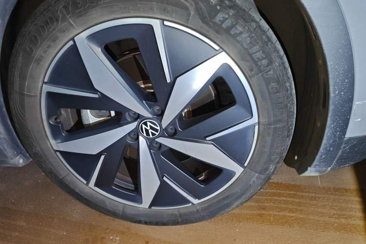 Used Volkswagen ID.4 CROZZ 2021 Long-Range Lite PRO Two-Wheel Drive Version Right Front Wheel Hub