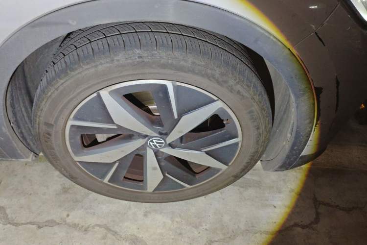 Used Volkswagen ID.4 CROZZ 2021 Long-Range Lite PRO Two-Wheel Drive Version Right Front Wheel Hub