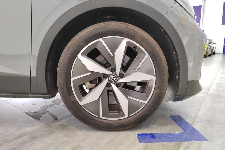 Used Volkswagen ID.4 CROZZ 2021 Long-Range PRO Two-Wheel Drive Version Right Front Wheel Hub
