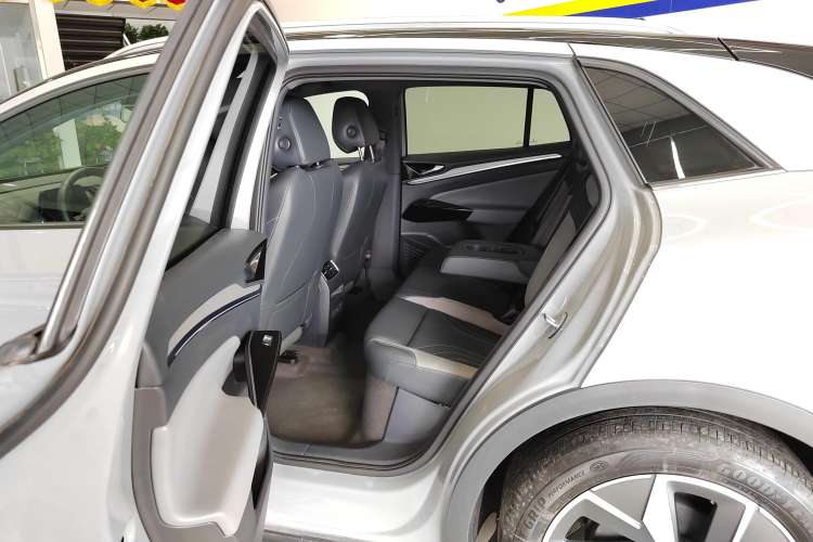Used Volkswagen ID.4 CROZZ 2021 Long-Range PRO Two-Wheel Drive Version Right Rear Seat