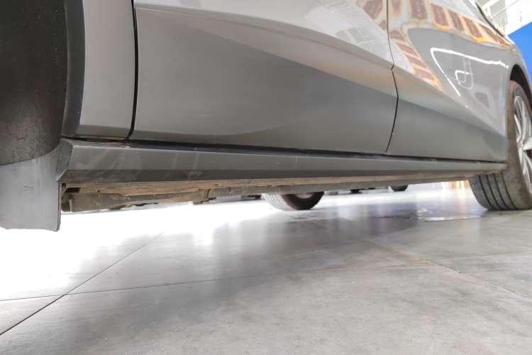 Used Volkswagen ID.4 CROZZ 2021 Long-Range PRO Two-Wheel Drive Version Right Side Sill