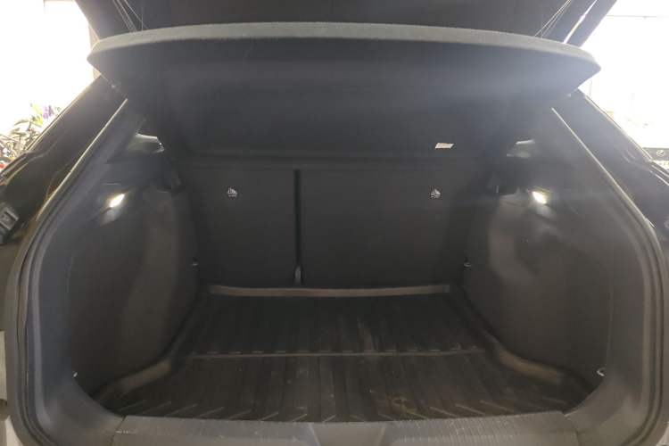 Used Volkswagen ID.4 CROZZ 2021 Long-Range PRO Two-Wheel Drive Version Trunk
