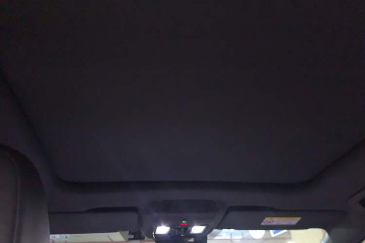 Used Volkswagen ID.4 CROZZ 2021 High-Performance PRIME Four-Wheel Drive Version Headliner