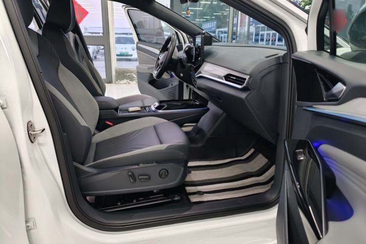 Used Volkswagen ID.4 CROZZ 2021 Long-Range PRO Two-Wheel Drive Version Interior 2