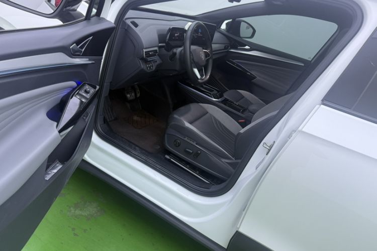 Used Volkswagen ID.4 CROZZ 2021 Long-Range PRO Two-Wheel Drive Version Interior 3