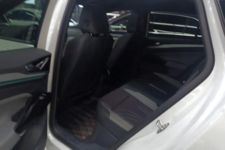 Used Volkswagen ID.4 CROZZ 2021 High-Performance PRIME Early-Bird Edition Interior 4
