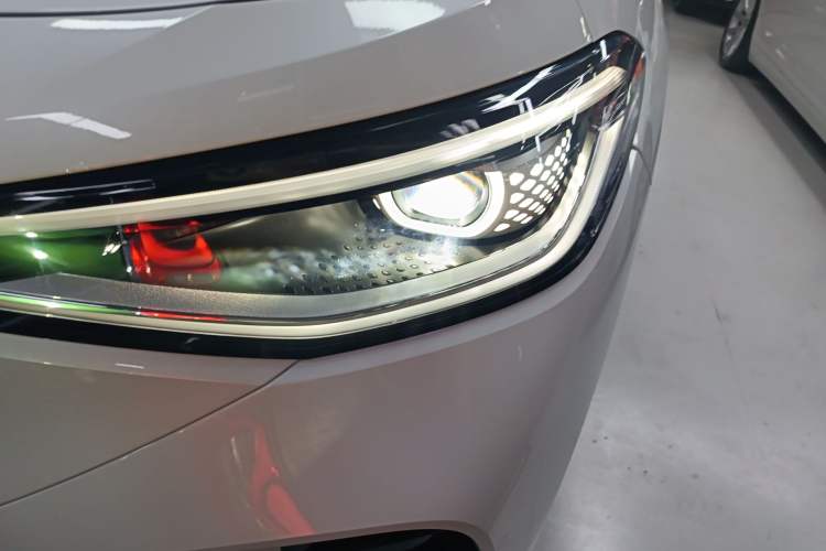 Used Volkswagen ID.4 CROZZ 2021 High-Performance PRIME Early-Bird Edition Left Front Headlight