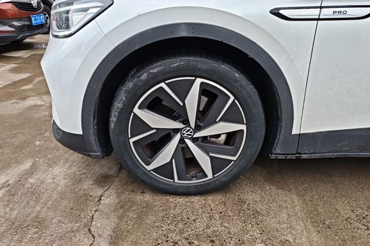 Used Volkswagen ID.4 CROZZ 2021 Long-Range Lite PRO Two-Wheel Drive Version Left Front Wheel Hub